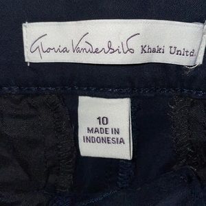 Size 10 Average Gloria Vanderbilt Dark Blue pants. 98% cotton 2% elastane. NWT!!
